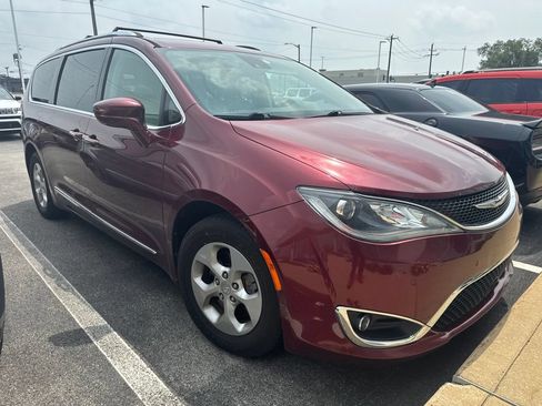 Used 2017 Chrysler Pacifica Touring-L Plus w/ Advanced Safetytec Group FWD image 1