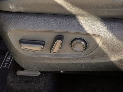 Used 2024 Toyota Highlander XLE image 25