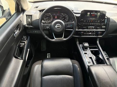 Used 2024 Nissan Pathfinder SL FWD image 22