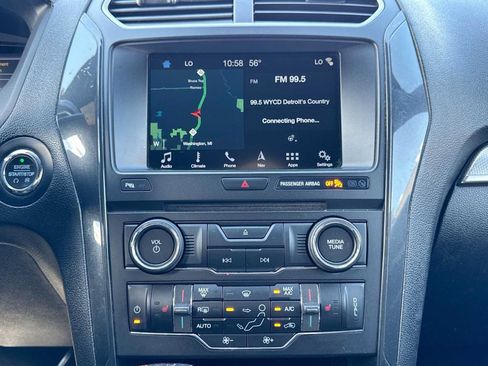 Used 2018 Ford Explorer XLT w/ Equipment Group 202A AWD/4WD image 28