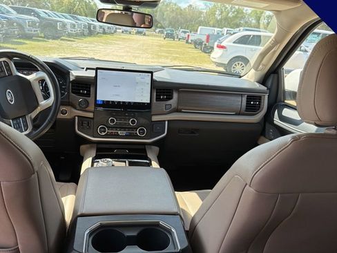 Used 2023 Ford Expedition Limited image 14