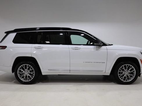 Used 2025 Jeep Grand Cherokee L Summit w/ Luxury Tech Group V AWD/4WD image 9