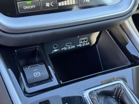 Certified 2025 Subaru Outback Limited image 18