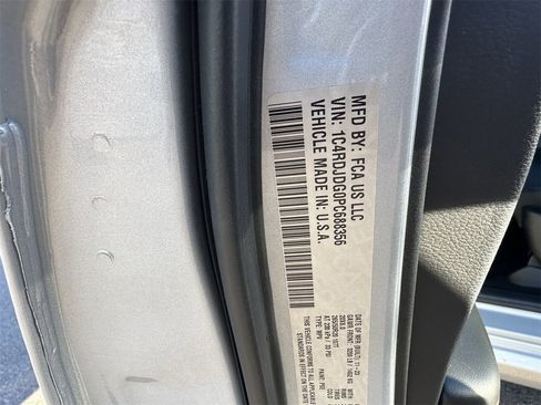 Used 2023 Dodge Durango GT image 30