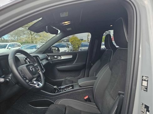 Certified 2026 Volvo XC40 B5 Ultra w/ Climate Package image 22