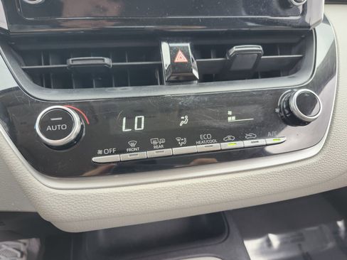 Used 2020 Toyota Corolla LE image 34