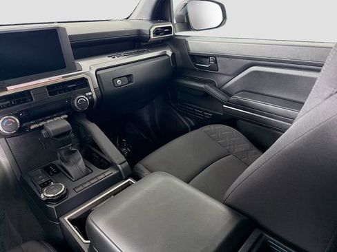 Certified 2025 Toyota Tacoma SR5 AWD/4WD image 22