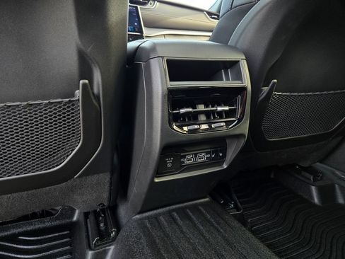 Used 2025 Jeep Grand Cherokee Limited w/ Black Appearance Package image 31