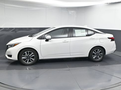 Used 2025 Nissan Versa SV w/ Trunk Package FWD image 4