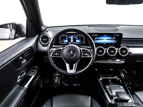 Used 2022 Mercedes-Benz GLB 250 image 6