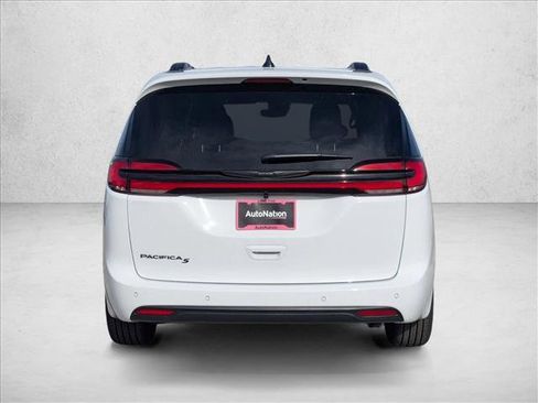 New 2026 Chrysler Pacifica Select image 8