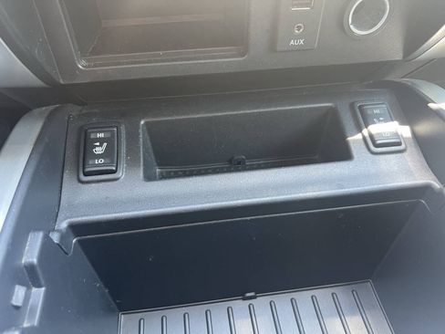 Used 2018 Nissan Titan SV w/ SV Convenience Package AWD/4WD image 12