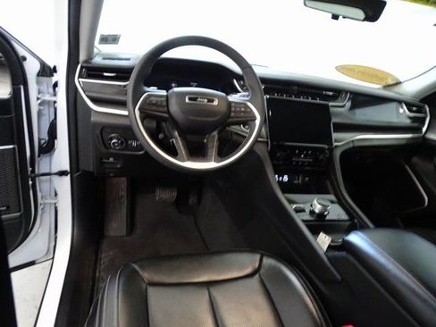 Certified 2023 Jeep Grand Cherokee 4WD 4xe w/ Luxury Tech Group II image 5