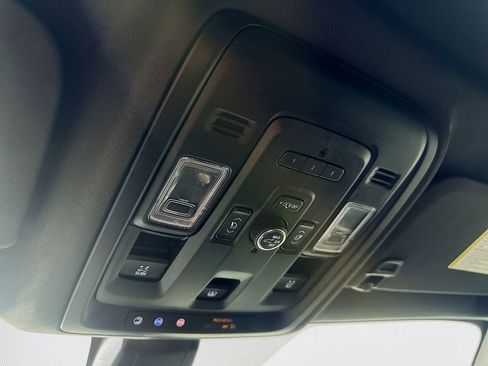 Used 2021 Chevrolet Suburban High Country image 35