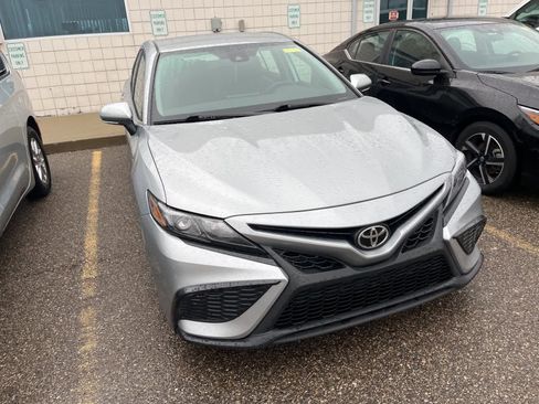 Used 2021 Toyota Camry SE w/ Cold Weather Package image 20