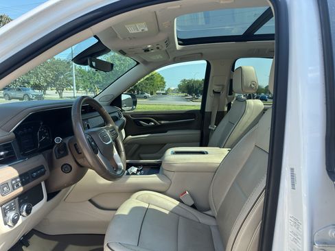 Used 2021 GMC Yukon XL Denali w/ Denali Premium Package AWD/4WD image 20