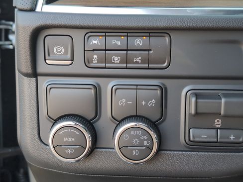 New 2026 Chevrolet Suburban High Country w/ LPO, Illumination Package image 23