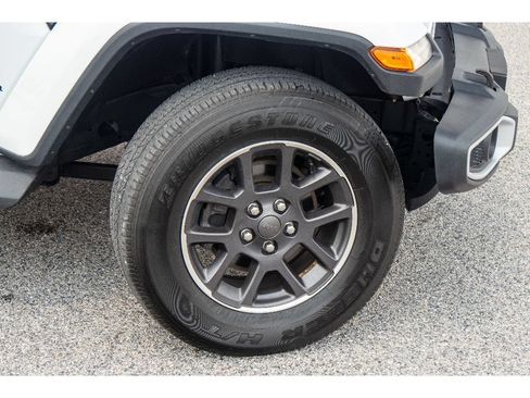 Used 2020 Jeep Gladiator Overland w/ Safety Group AWD/4WD image 28