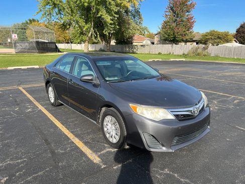 Used 2014 Toyota Camry LE image 17