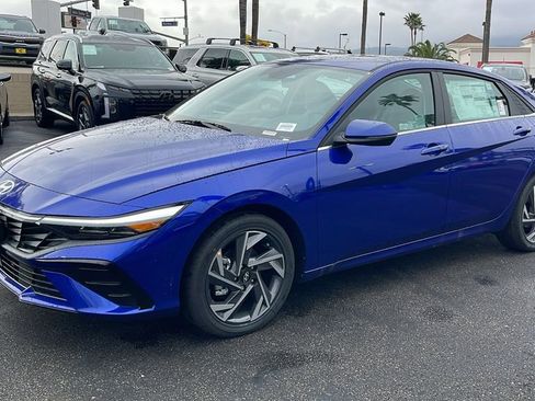 New 2025 Hyundai Elantra Limited image 13