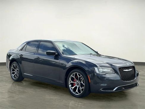 Used 2018 Chrysler 300 Touring w/ Sport Appearance Package image 12