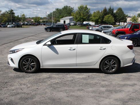 Used 2023 Kia Forte LXS w/ LXS Technology Package FWD image 5