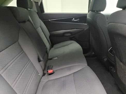 Used 2020 Kia Sorento LX image 19