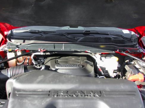 Used 2022 RAM 2500 Tradesman w/ Chrome Appearance Group image 11