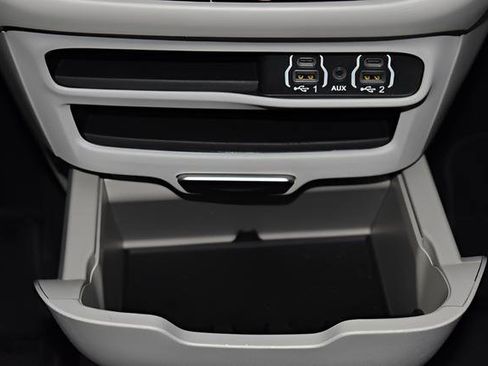 Used 2023 Chrysler Voyager LX FWD image 18