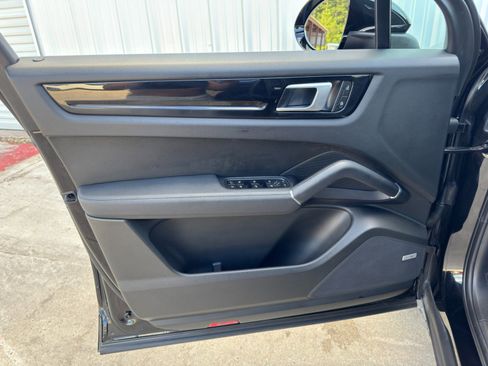 Used 2022 Porsche Cayenne E-Hybrid image 45