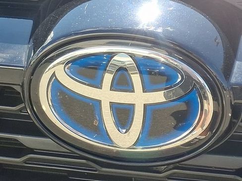 Used 2022 Toyota RAV4 XLE Premium AWD/4WD image 10
