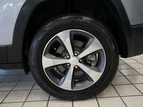 Used 2019 Jeep Cherokee Limited image 55