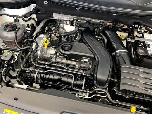 Used 2025 Volkswagen Taos SEL image 31