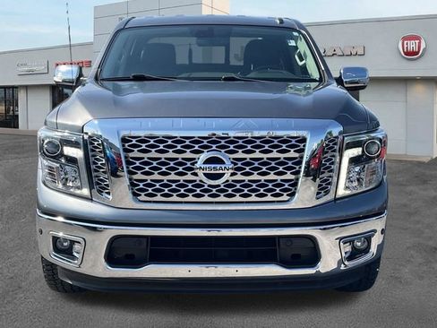 Used 2019 Nissan Titan SL RWD image 2