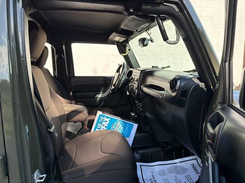 Used 2015 Jeep Wrangler Unlimited Sport w/ Quick Order Package 24S AWD/4WD image 12