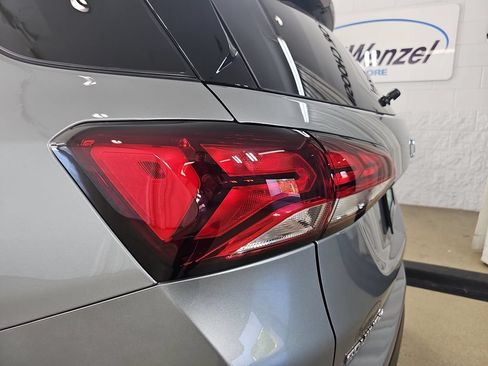 Used 2024 Chevrolet Equinox LT FWD image 40