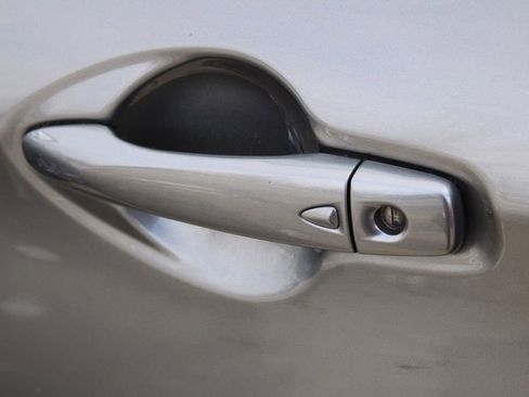 Used 2018 Nissan Rogue Sport SV image 15