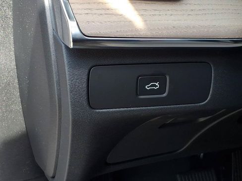 New 2026 Volvo XC90 B5 Core AWD/4WD image 10