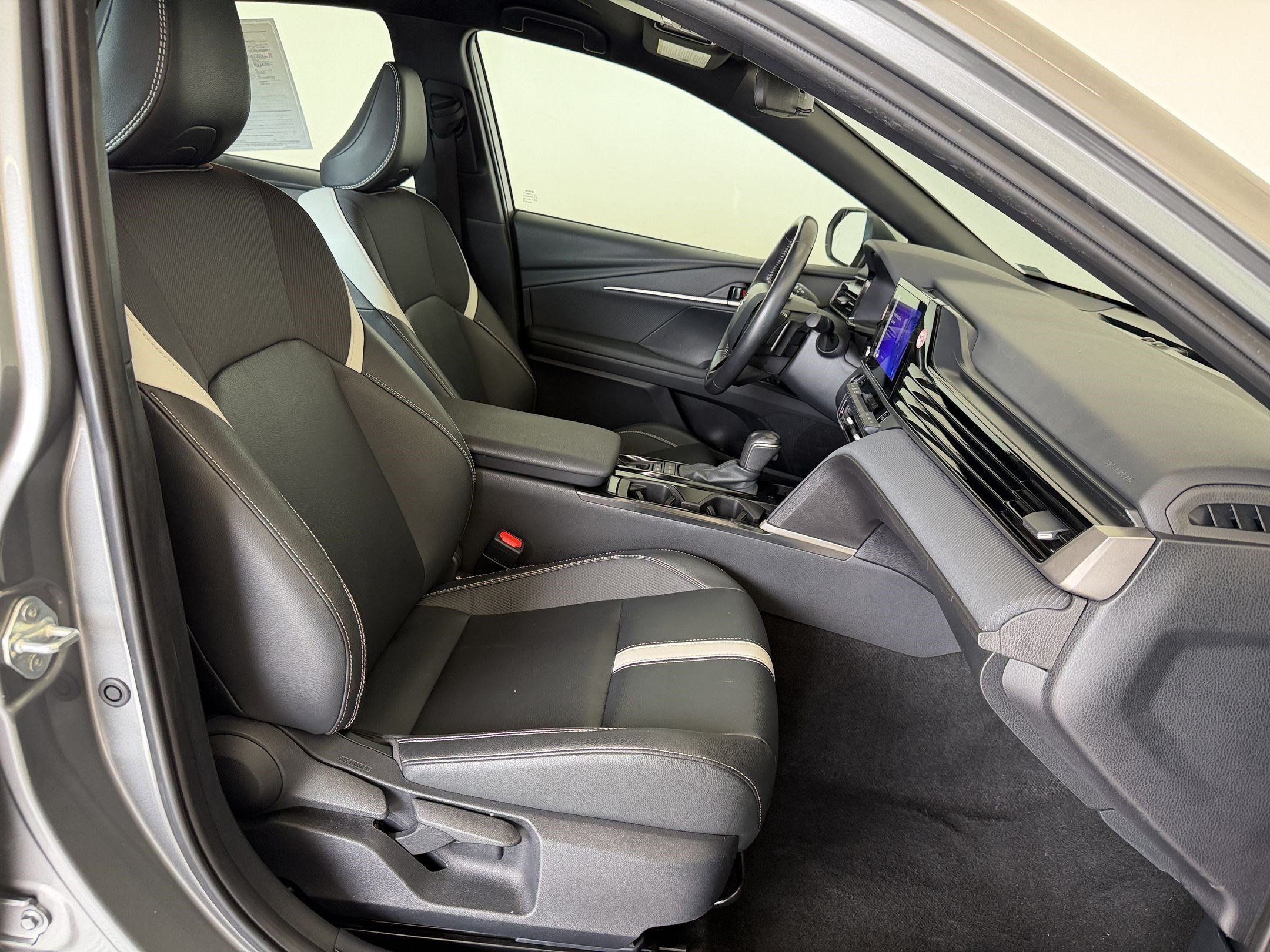 Used 2025 Toyota Camry SE FWD image 23
