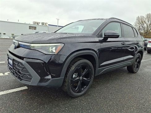 New 2026 Volkswagen Taos SE image 2