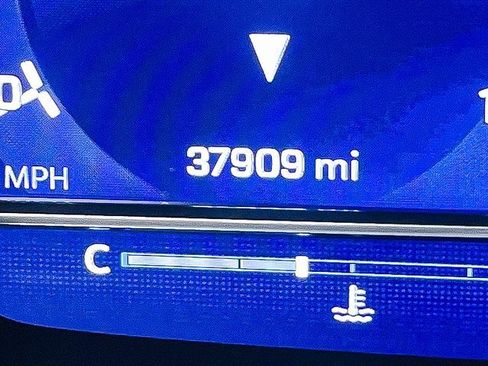 Used 2023 Chevrolet Suburban RST w/ Sport Performance Package image 52