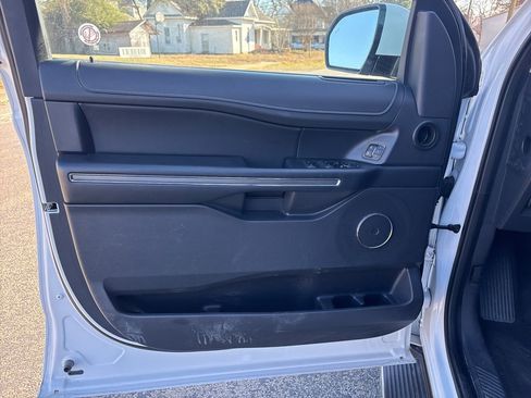 Used 2023 Ford Expedition Max XLT image 10