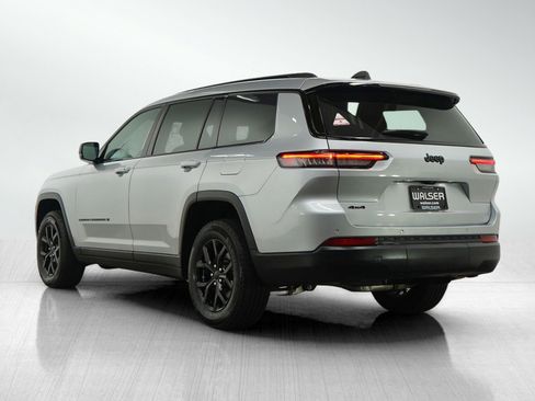 Used 2024 Jeep Grand Cherokee L Laredo image 3