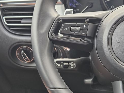 Certified 2026 Porsche Macan AWD/4WD image 26