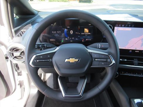 New 2026 Chevrolet Equinox EV LT image 17