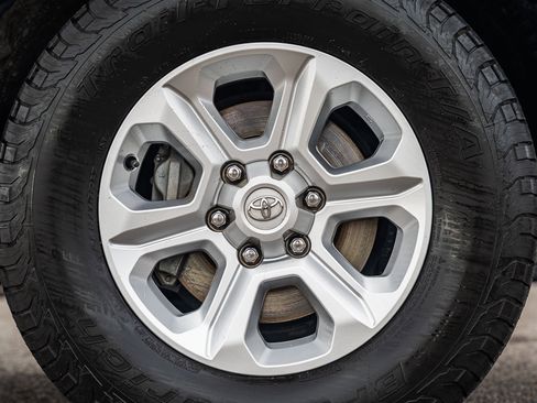 Used 2022 Toyota 4Runner SR5 Premium image 9