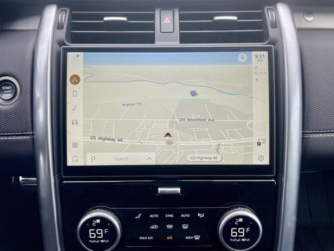 Certified 2024 Land Rover Discovery Dynamic SE image 27