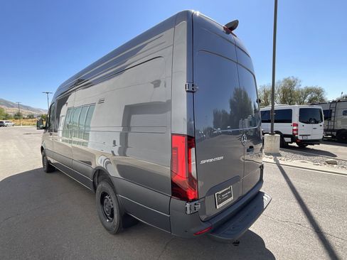 Used 2025 Mercedes-Benz Sprinter 2500 image 11