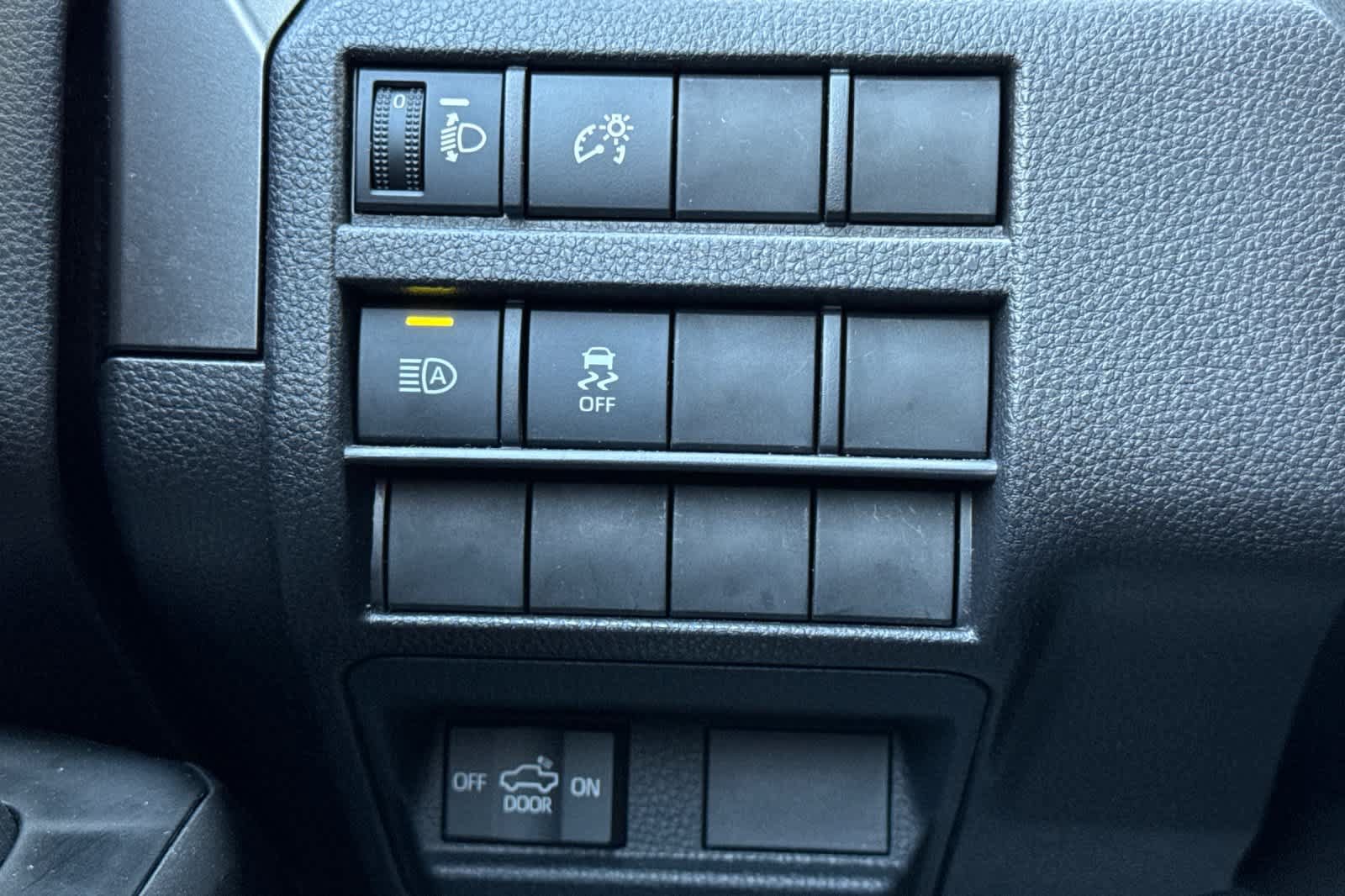Used 2025 Toyota Tacoma SR5 AWD/4WD image 27