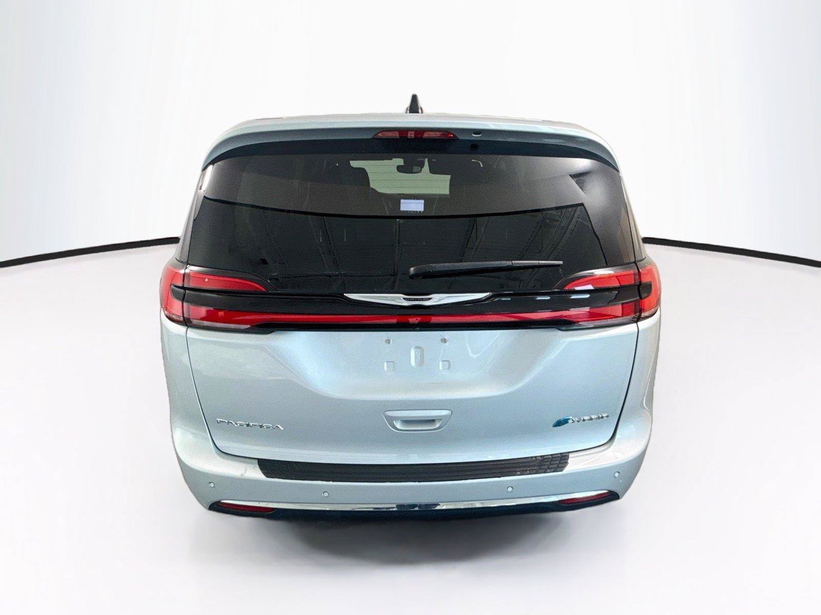 Used 2024 Chrysler Pacifica Limited FWD image 4